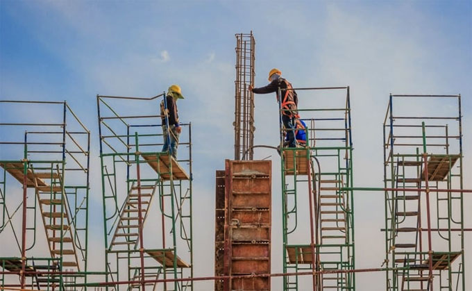 What are the different types of scaffolding in construction