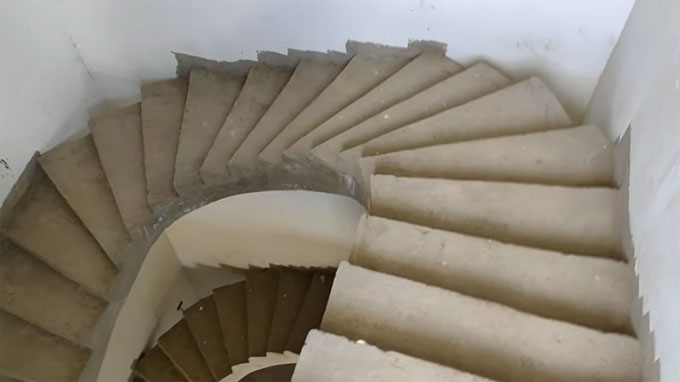 How to calculate spiral staircase dimensions